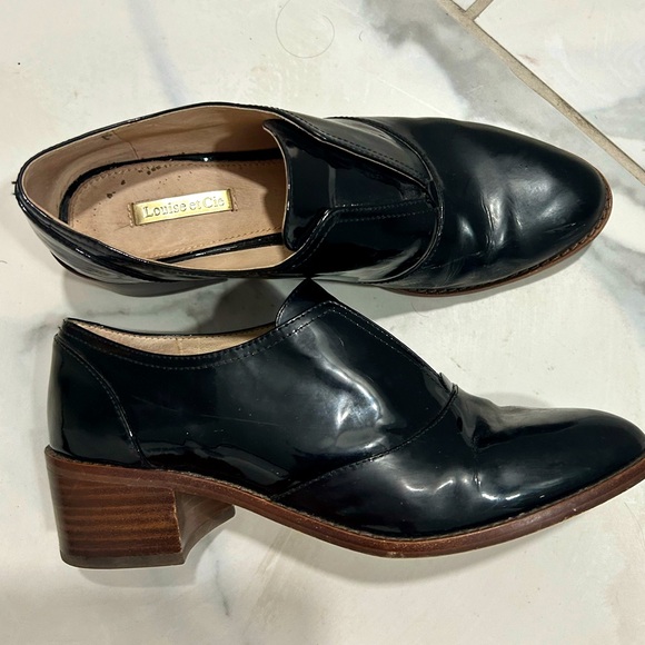 Women’s Louise et Ciet patent leather tuxedo shoes - Picture 2 of 4